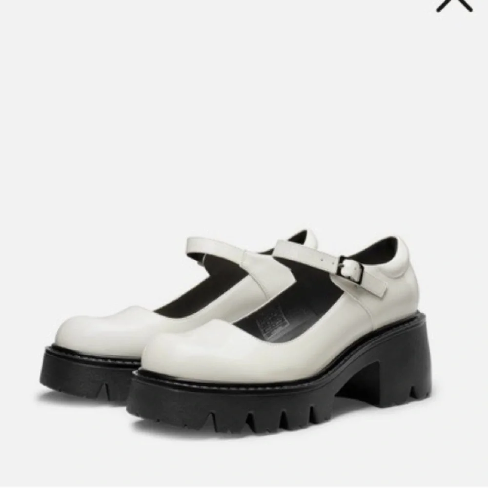 NWT White Platform Mary Jane Shoes black chunky lug heel shoes